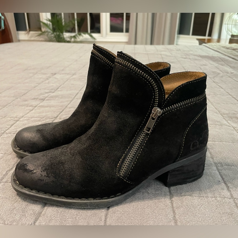 Born Malta Women’s 7.5 Black Suede Comfort Zipper Trim Ankle Boots